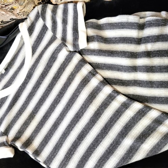 Charlotte Russe - Bodycon, Over-Sized T-Shirt Styled Mini Dress / Size Small - Picture 5 of 8